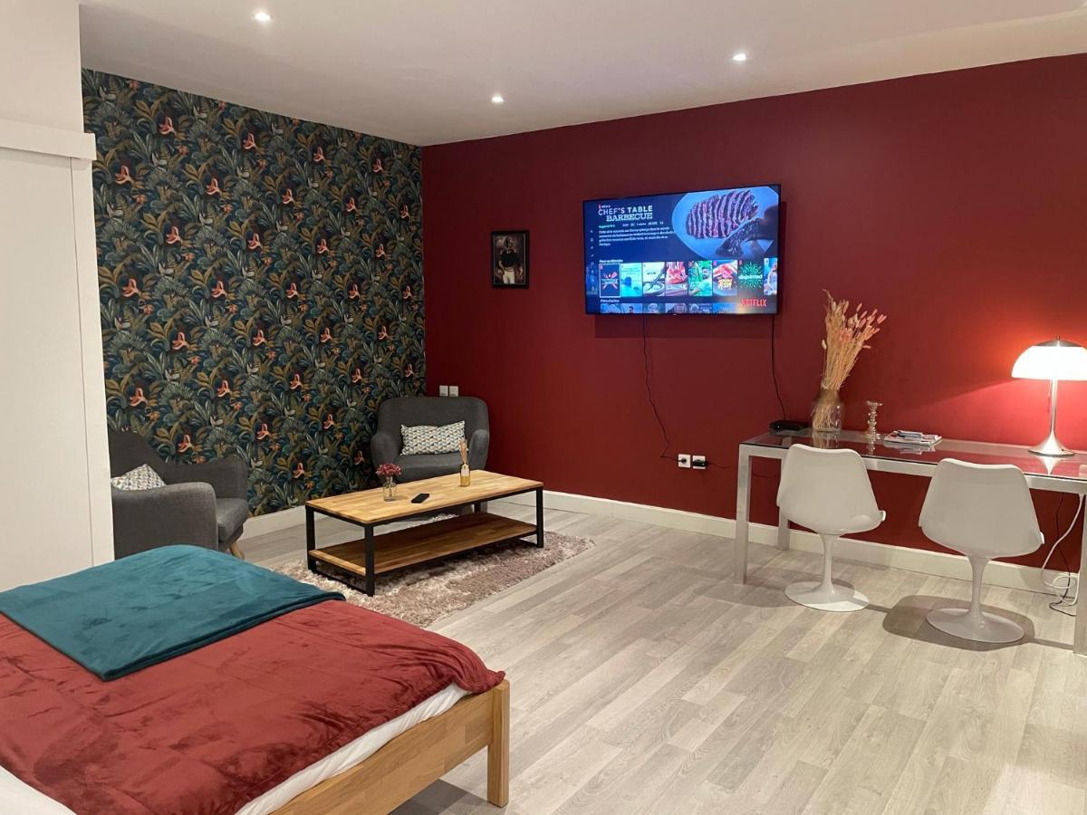 Le Relais Du Petit Lion Apartment Blois Bagian luar foto