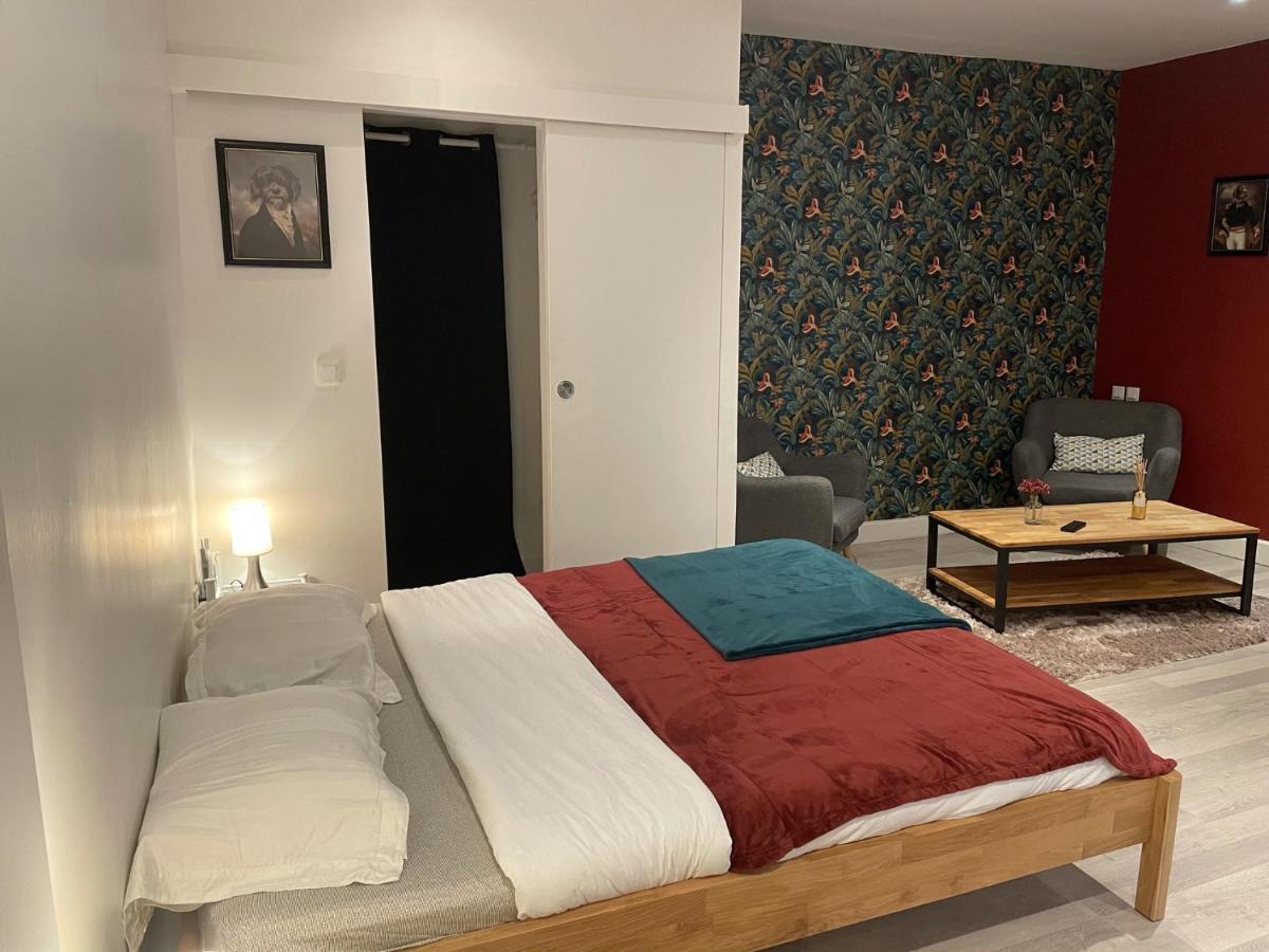 Le Relais Du Petit Lion Apartment Blois Bagian luar foto