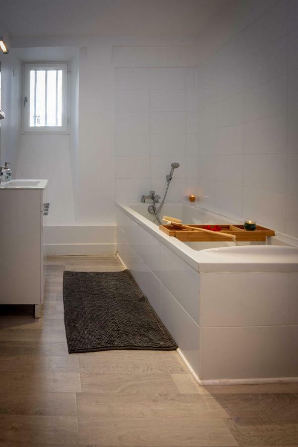 Le Relais Du Petit Lion Apartment Blois Bagian luar foto